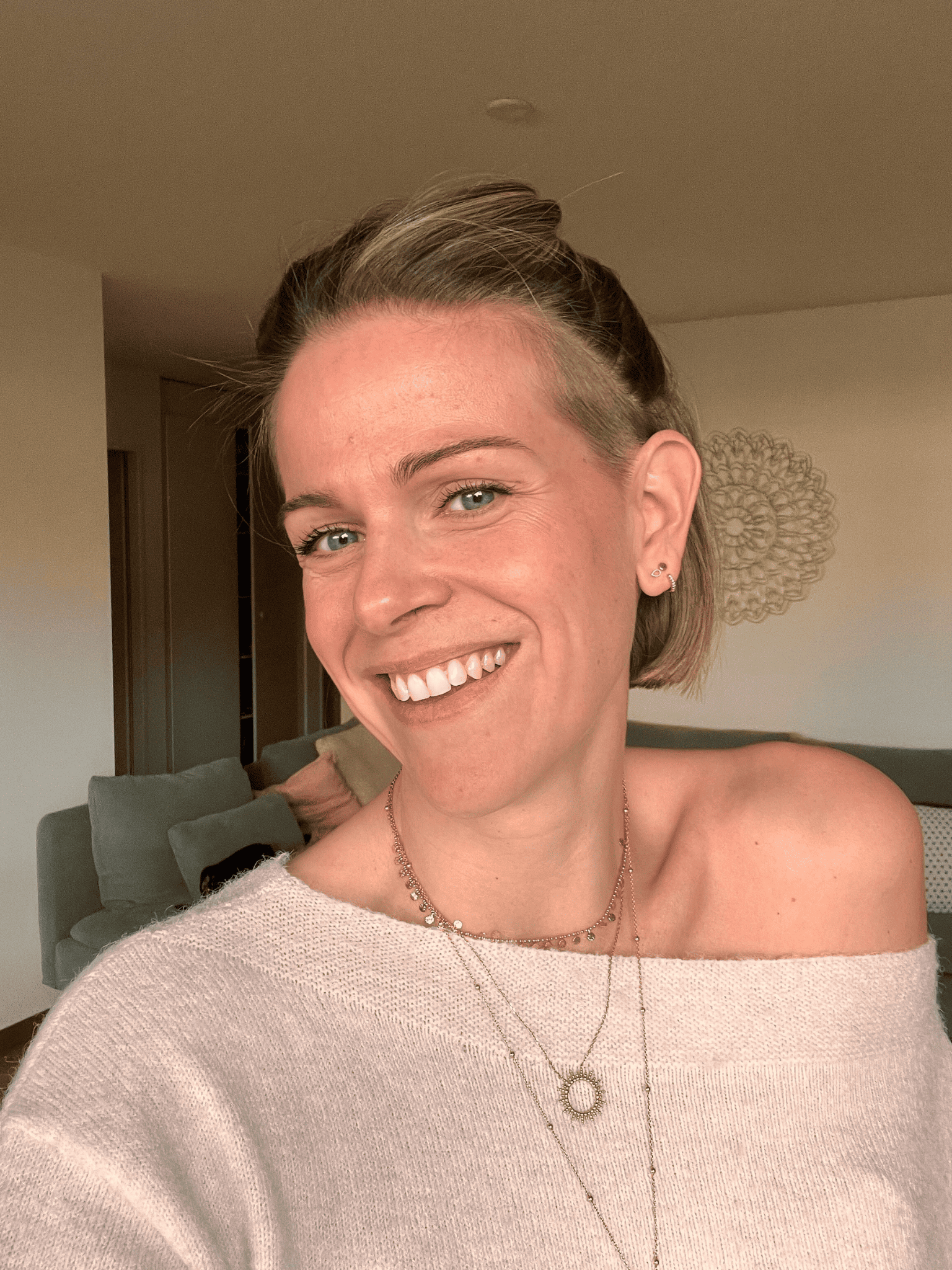 Cindy Lopez, thérapeute clairvoyante et médium à Genève, proposant des guidances, soins et accompagnements pour retrouver clarté, équilibre et alignement intérieur.